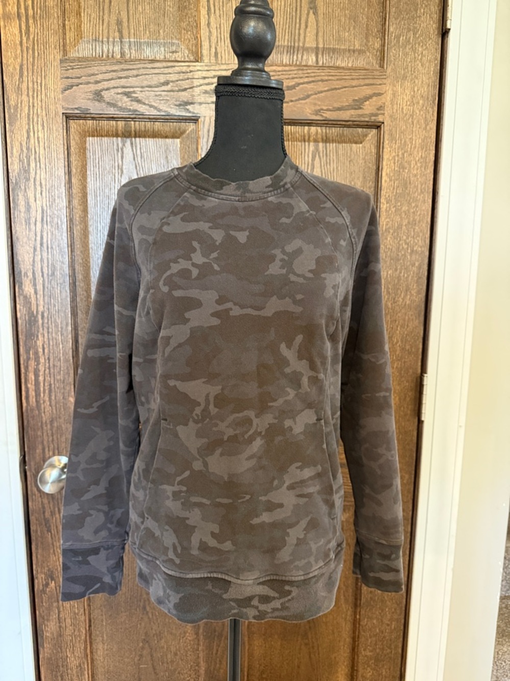 Lululemon Dark Gray Camo Crewneck Scuba Sweatshirt Size 8